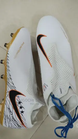 Football Boots Nike Phantom