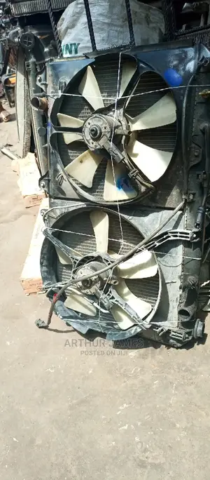 Complete Radiator and Fan Toyota Camry 2002 V6