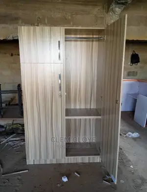 Wardrobe 4/6