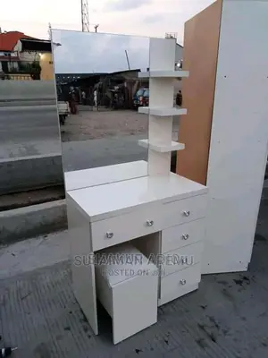 Dressed Mirror With Quality Materials