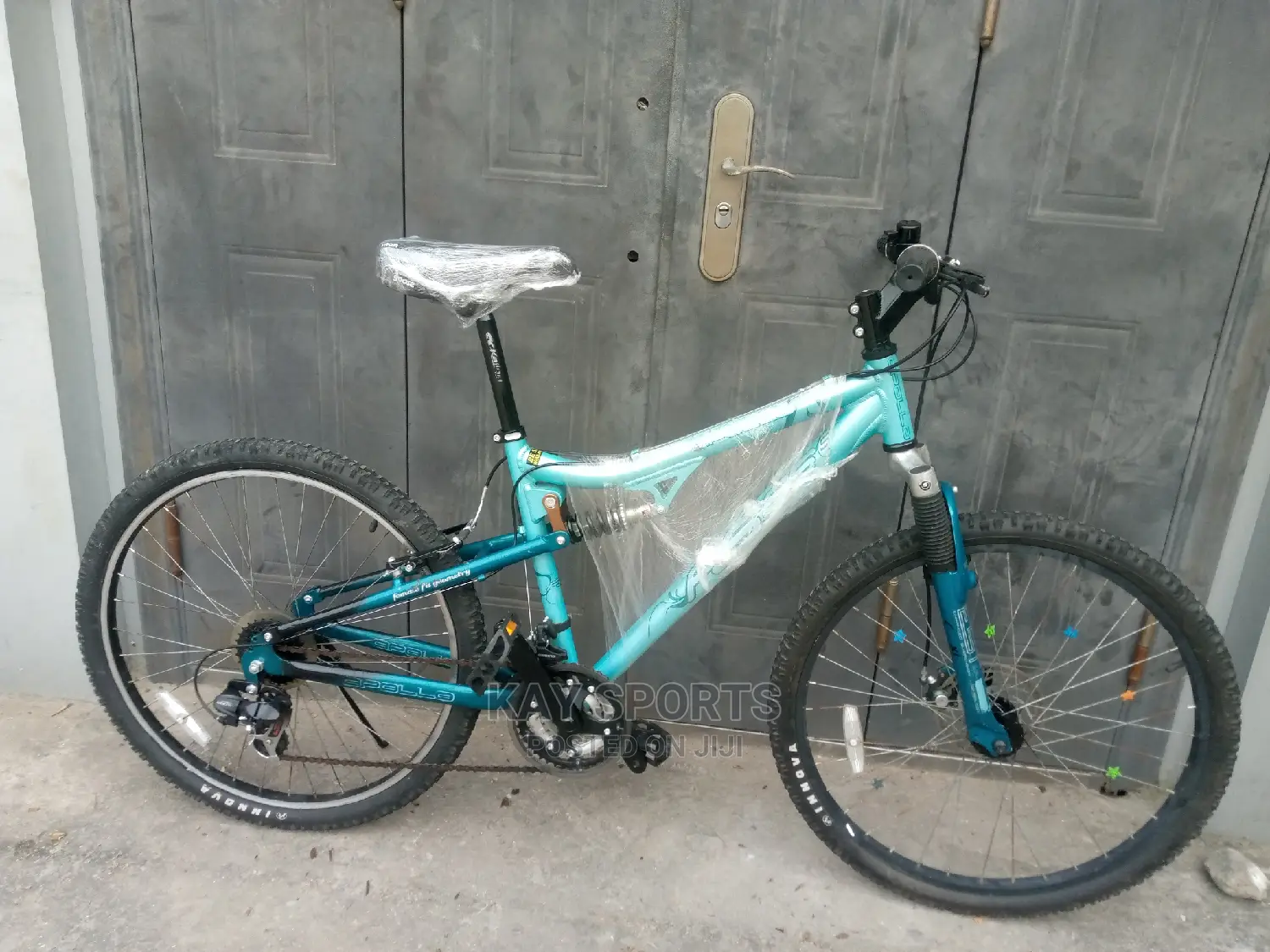 Apollo Front Disc Sport Bicycle