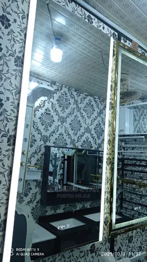 Quality Wall Mounted Upright Round LED Mirror.