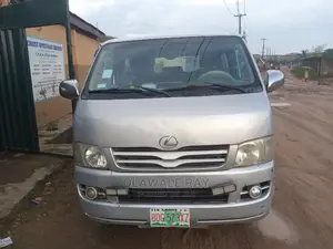 For Hire Hammer Bus Toyota Hiace With Good Driver