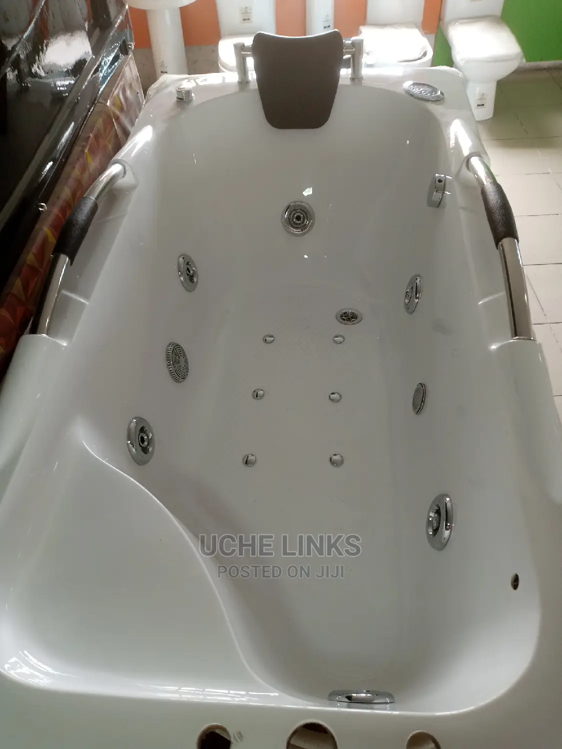Single Jacuzzi