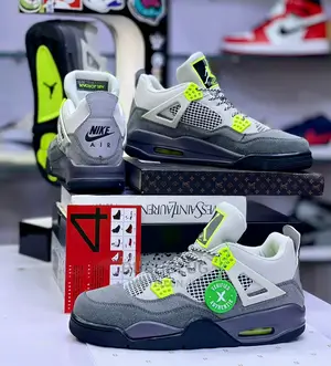 Air Jordan IV Retro ‘ 95 Neon ’ Grey