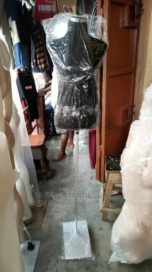 Pinnable Black Body Female Dressform Stand