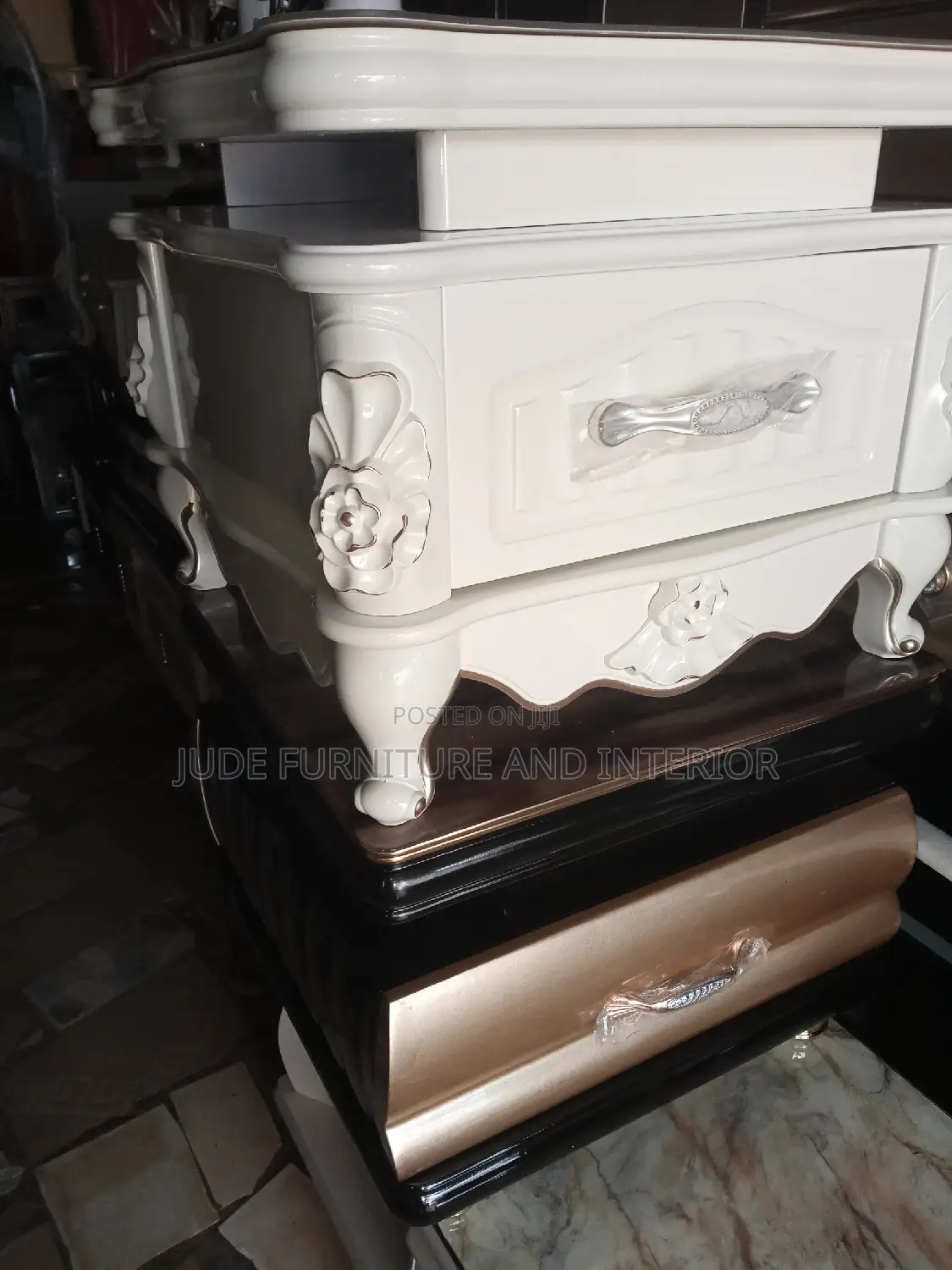 Potable Royal Side Table