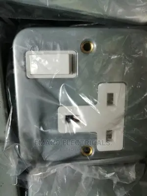 Metal Clad 13amps Socket And Switch