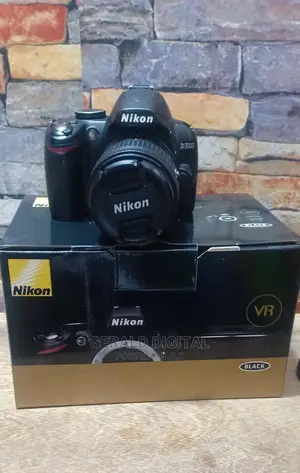 Nikon D3000 Camera With Lens 18-55mm Very Clean and Sharp