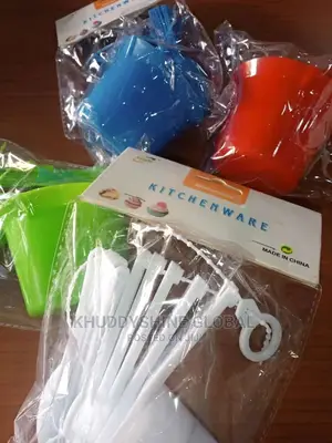 Plastic Measuring Cups And Spoons