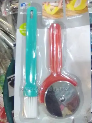 Pastry Brush And Stainless Steel Pizza Wheel Cutter