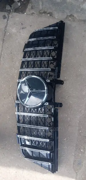 Mercedes Benz ML350 W164 Front Grille.