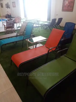 Chaise Lounge