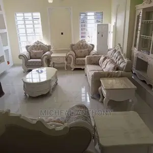 Complete Set of Sofa Chairs With Centre Table