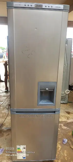Samsung Fridge-freezer With Water Dispenser