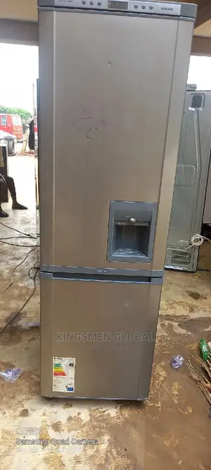 Samsung Fridge-freezer With Water Dispenser