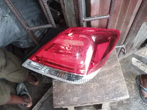 Toyota Avalon Right Rear Light 2012