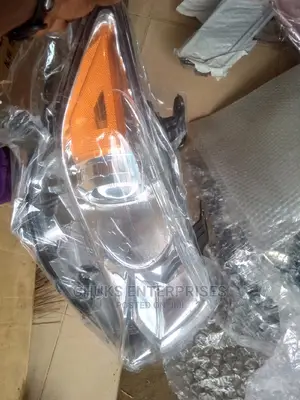 Toyota Venza Headlamp