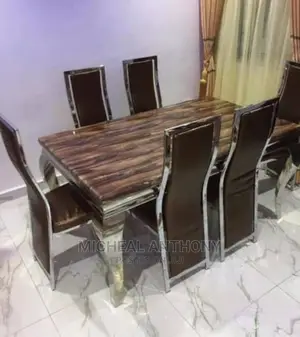 Marble Dinnig Table With 6 Chais