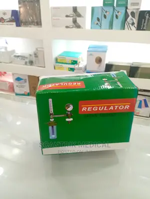 Oxygen Regulator With Humidifier Bottle