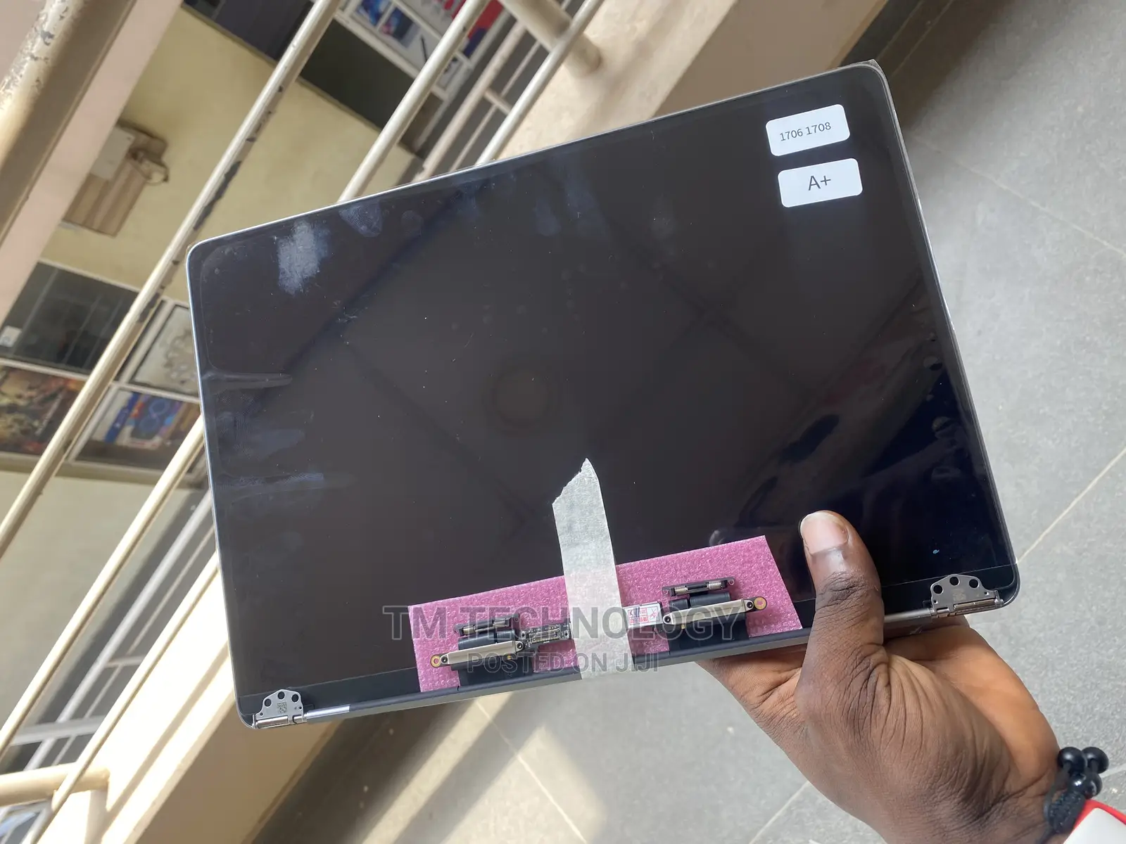 Macbook Pro 2016/17 Original Screen Replacement