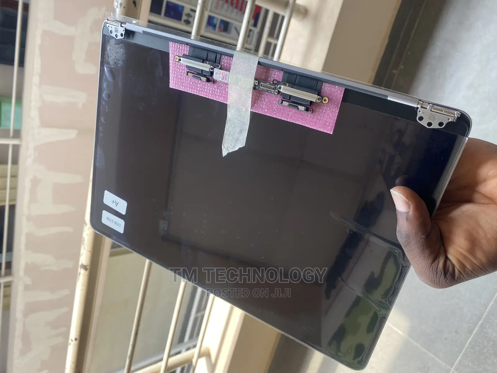 Macbook Pro 2016/17 Original Screen Replacement