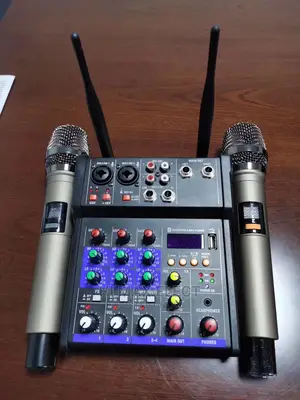 Yamaha G4 Power Mixer With Nice Quality Wireless Microphone