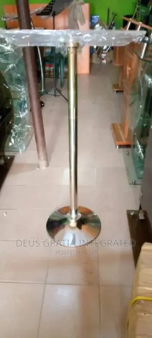 Single Pole Pulpit With Side Stools