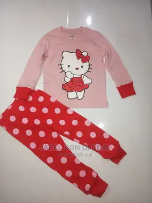 Hello Kitty Pyjamas / Lounge Wear / Sleepwear (2 - 6yrs)