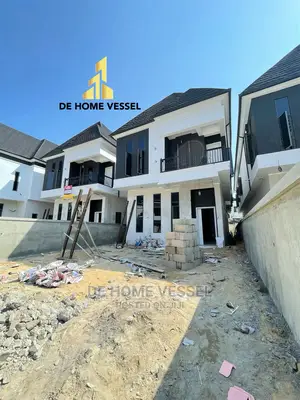 5bdrm Duplex in Chevron for Sale