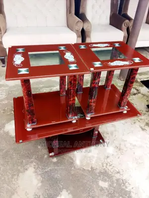 Compelet Set of Center Tabel With the Side Stools