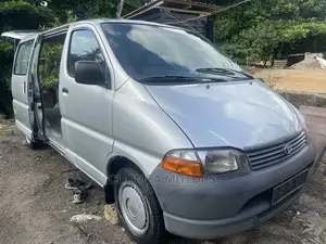 Toyota HiAce 2005