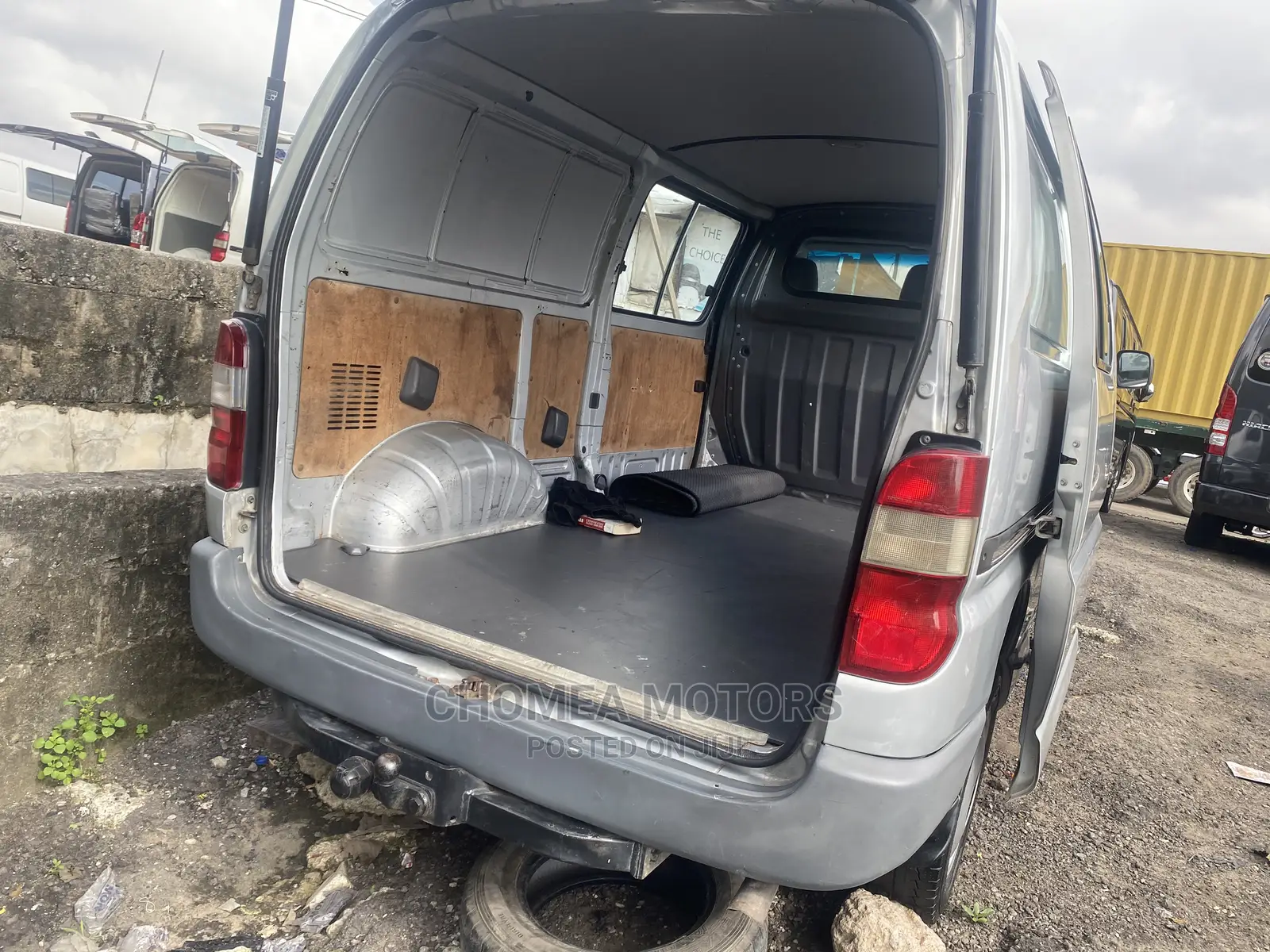 Toyota HiAce 2005