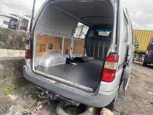Toyota HiAce 2005