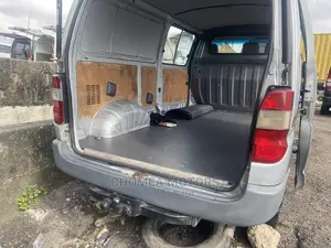 Toyota HiAce 2005