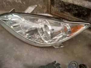 Toyota Camry 2004 Headlight