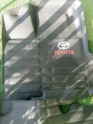 Custom Fit Floor Mats 3 Row Set Black for Toyota Sienna 7