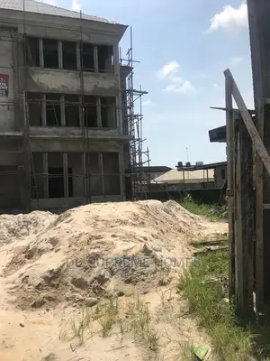 Large Shop Space Facing Express