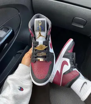 Air Jordan 1 Mid “Black/Maroon” SNEAKERS