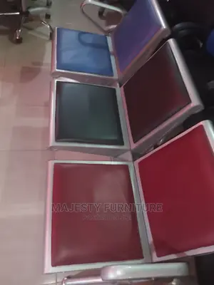 Quality 3 in 1 Airport/Waiting Chair.