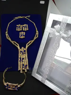 Angelina Smiths Ladies Exotic Set of Jewelry in a Box - 001