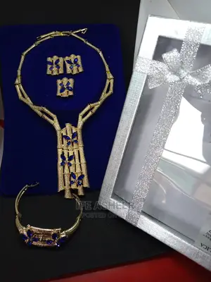 Angelina Smiths Ladies Exotic Set of Jewelry in a Box - 001