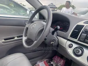 Toyota Camry 2005 Silver