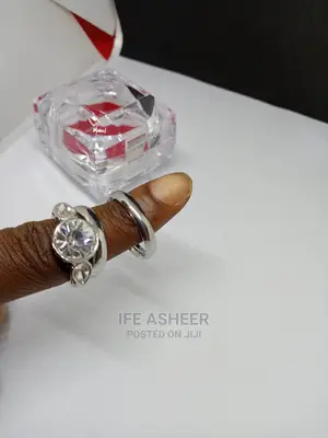 Couples Set Of Wedding Ring Inside A Ring Box 002 - Silver