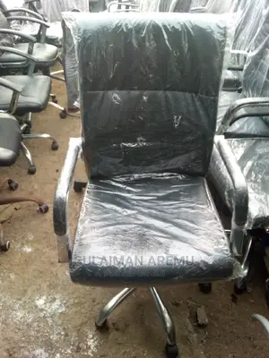 Quality Executive Swivel Leather Office Chair.