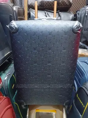 Good Quality LV Travelling Box.