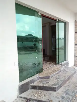 Frameless Door Swing