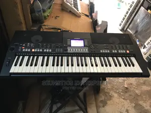Yamaha PSR S550 Keyboard/Piano