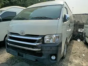Toyota HiAce 2014 White