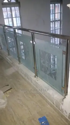 Frameless Glass Stairs and Balcony Could Beautify Ur Home